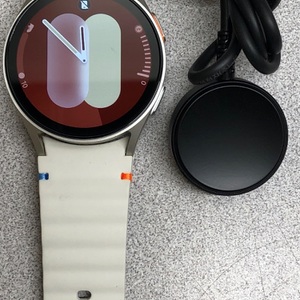 Samsung Galaxy Watch7 SM-L305U 40mm 32GB Wi-Fi + LTE Cream 