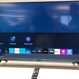 Samsung 43" Class TU700D 4K Crystal UHD HDR Smart TV UN43TU700DFXZA