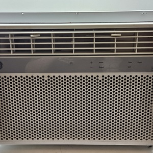 GE 12,000 BTU Smart Electronic Window Air Conditioner for Medium Rooms