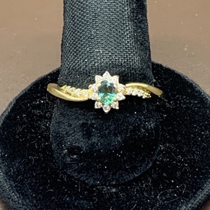 Lady's 18kt Yellow Gold Green Stone & Diamond Ring Size 6 2.3 dwt 