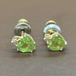  Earrings 14kt Yellow Gold 0.50 dwt Green Heart Shaped with 2 Round Diamonds 