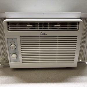 Midea 5,000 BTU 150 Sq ft Mechanical Window Air Conditioner MAW05M1WWT
