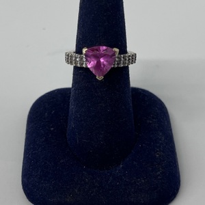 10kt Gold Pink Trillion Cut Stone Ring 2.61dwt Size 7 
