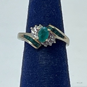 Ladies Yellow Gold 10kt Green Birthstone and Diamond Ring 1.31 dwt Size: 6