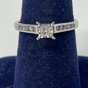 10kt White Gold Diamond Fashion Ring  1.09DWT Size 7