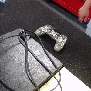 Sony PS4 slim 