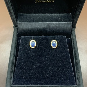  14kt  Yellow Gold Earrings With Oval Blue Stones 1.0dwt 