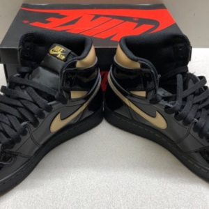 Nike Air Jordan 1 Retro High OG 'Black Metallic Gold' Size 9 Men's