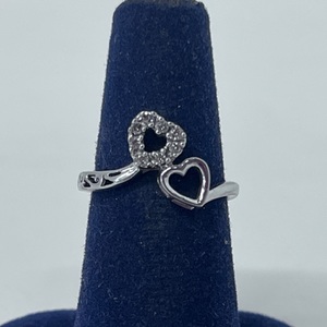 Ladies White Gold 10kt 8 Stone Double Heart Fashion Ring 1.17 dwt Size: 6.5