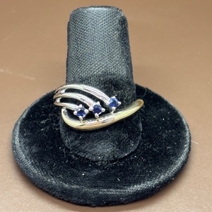  10kt 2 Toned Gold 3 Round Blue Stones Fashion Ring Size 7.5