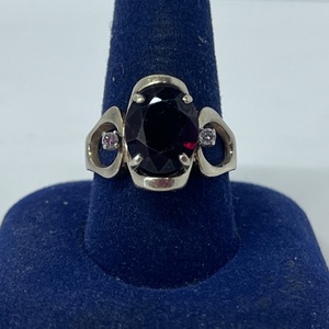 Ladies Yellow Gold 14kt Red Birthstone Ring 5.24 dwt Size: 9.34