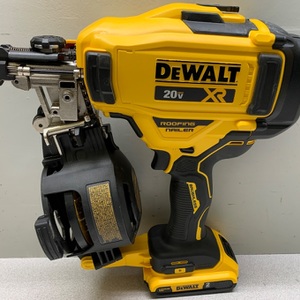 Dewalt 20V XR 15 Degree 1-1 3/4" Roofing Nailer w/Battery DCN45RN