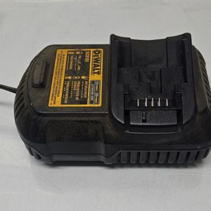 Dewalt DCB101 12 volt / 20 volt Charger