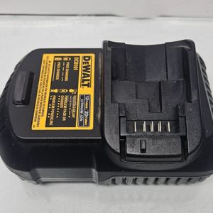 Dewalt DCB101 12 volt / 20 volt Charger