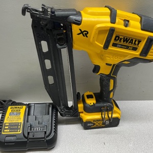Dewalt 20V Max XR 16-Gauge Electric Cordless Angled Finishing Nailer DCN660