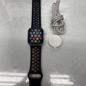 Apple SE 2nd Gen Smart Watch 40mm Starlight 32gb GPS + LTE (Unlocked)