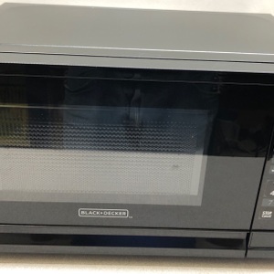 Black and Decker 0.7 Cu Ft LED Digital Microwave Oven in Black with Child Safety