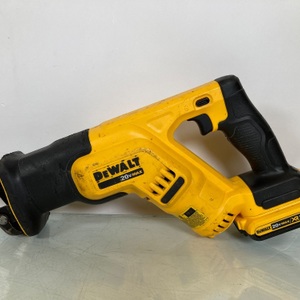 DeWalt 20v Max variable speed reciprocating saw w/battery